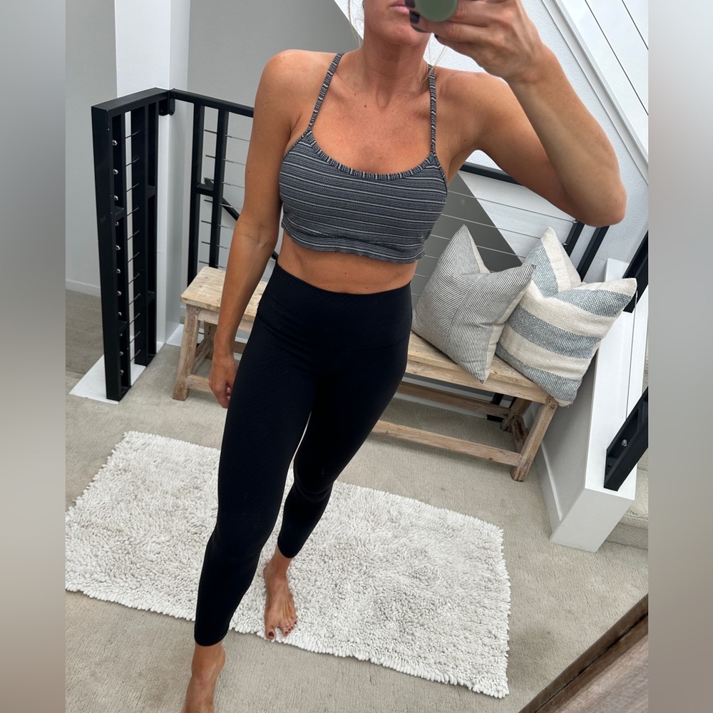 Lululemon Flow Y Bra Gray White Striped Criss Cross Back Yoga Sports Bra Size 10
